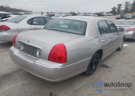 2006 Lincoln Town Car Signature Limited z USA, uszkodzony, nr VIN 1LNHM82V56Y624476